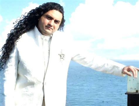 The Tarina Dance Frenzy: Unveiling the Enchantment of Pakistani Superstar Taher Shah!